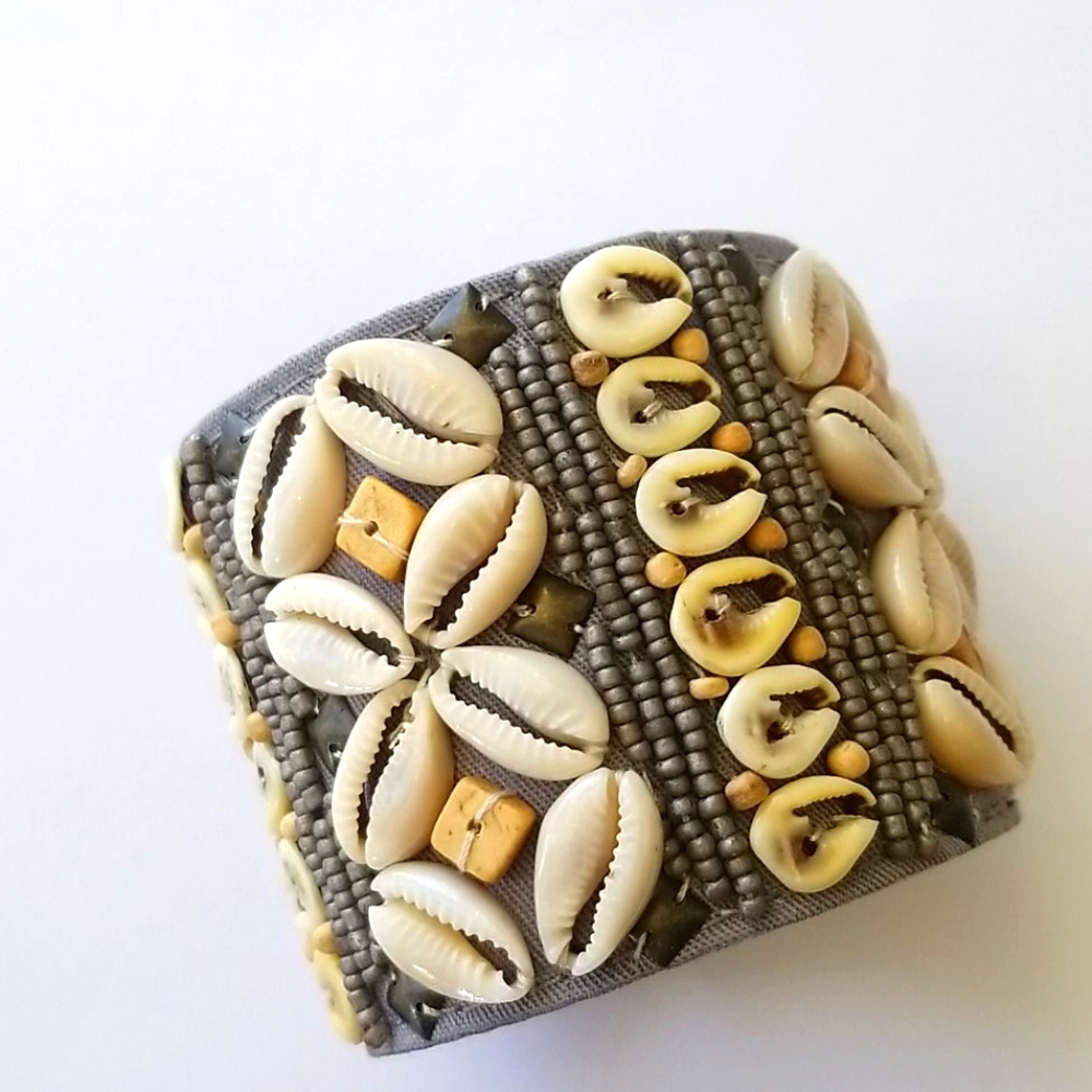 Shells Snap Cuff womens bracelet with cowrie shells